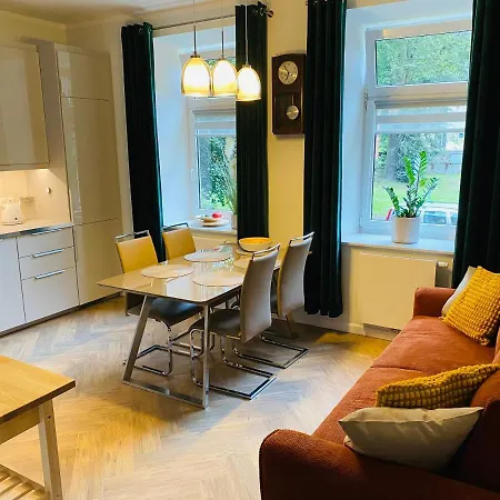 Apartament Pod Lipami Апартаменты *