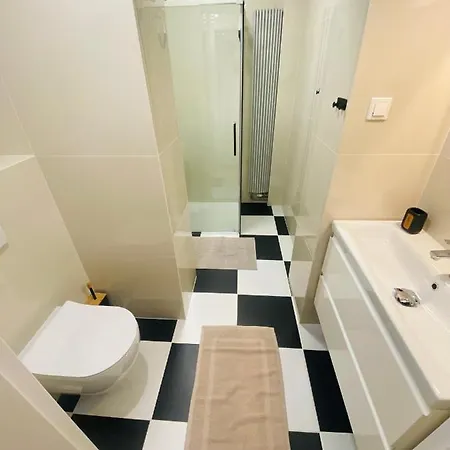 Apartament Pod Lipami Апартаменты