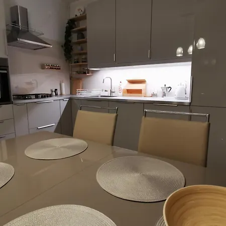 Apartament Pod Lipami Апартаменты